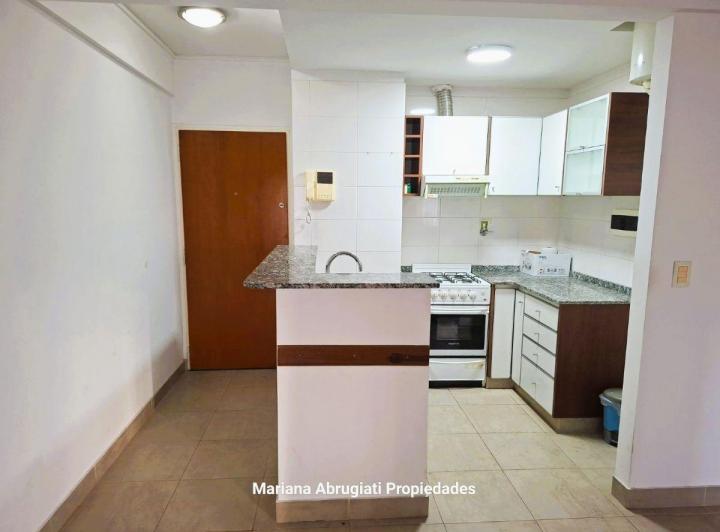 Alquiler Monoambiente en Floresta, con Balcón