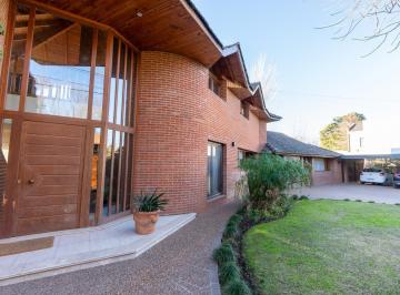 Casa · 407m² · 10 Ambientes · 4 Cocheras · Casa en Venta en City Bell