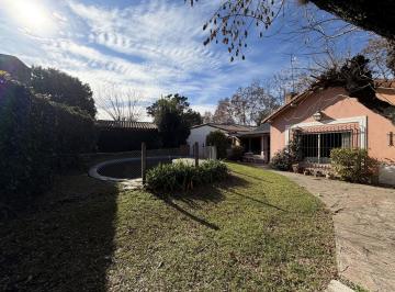 Casa · 211m² · 5 Ambientes · 2 Cocheras · Casa en Venta a Refaccionar Moine Al 1900, Bella Vista