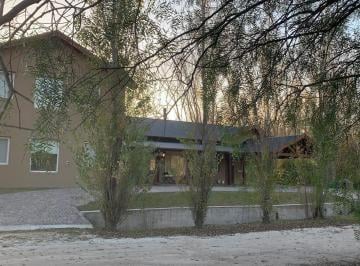 Casa · 366m² · 6 Ambientes · 2 Cocheras · Hermosa Casa a La Venta en Barrio Privado El Metejón - Cañuelas