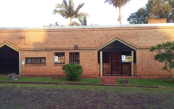 Casa · 220m² · 4 Ambientes · 1 Cochera