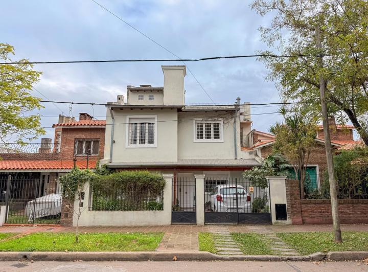 Casa · 175m² · 6 Ambientes · 1 Cochera