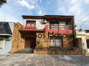 HXM-HXM-136_2 · Venta Casa Chalet de 5 Ambientes con Fondo y Quincho con Parrilla. Ramos Mejia