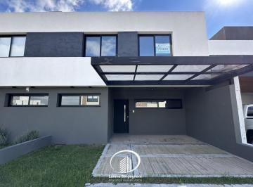 Casa · 163m² · 6 Ambientes · 2 Cocheras · Duplex en Venta 3 Dorm. 3 Baños - Prados de Manantiales