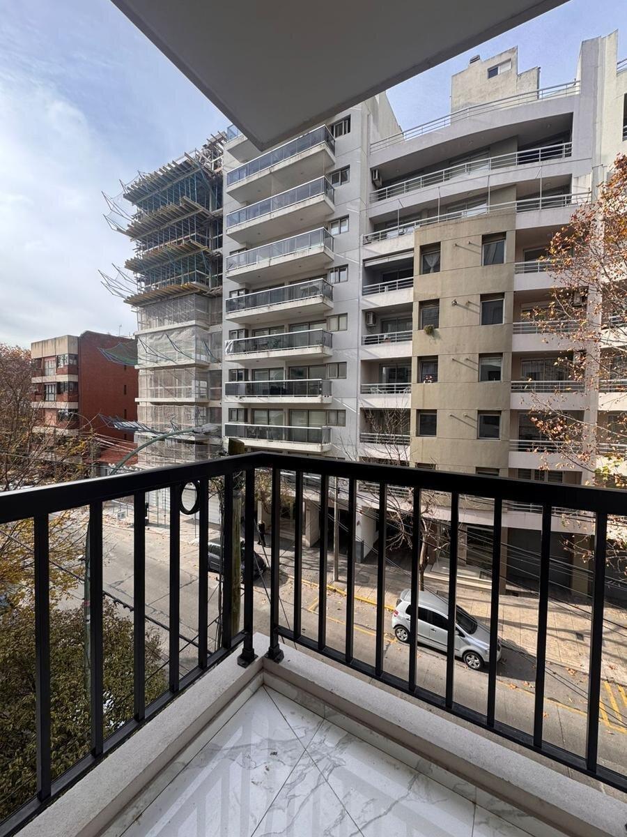 Venta departamento 3 ambientes con cochera - La Rioja 2700