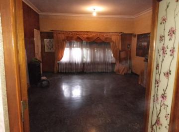 Casa de 6 ambientes, Lomas de Zamora · Hermosa Casa en Alquiler, 4 Dorm., Cochera, Parque, Quincho
