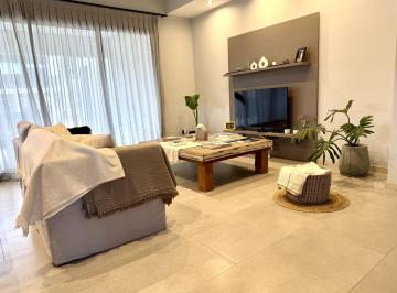 Casa · 140m² · 4 Ambientes · 2 Cocheras · Moderna Casa en Una Planta con 3 Dorm. en Venta en El Barrio Cerrado Santo Tomas Pilar