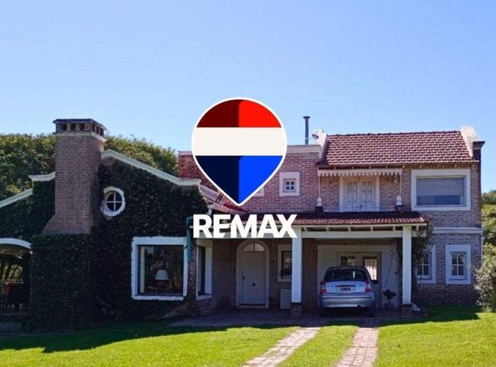 Casa · 300m² · 7 Ambientes · 1 Cochera