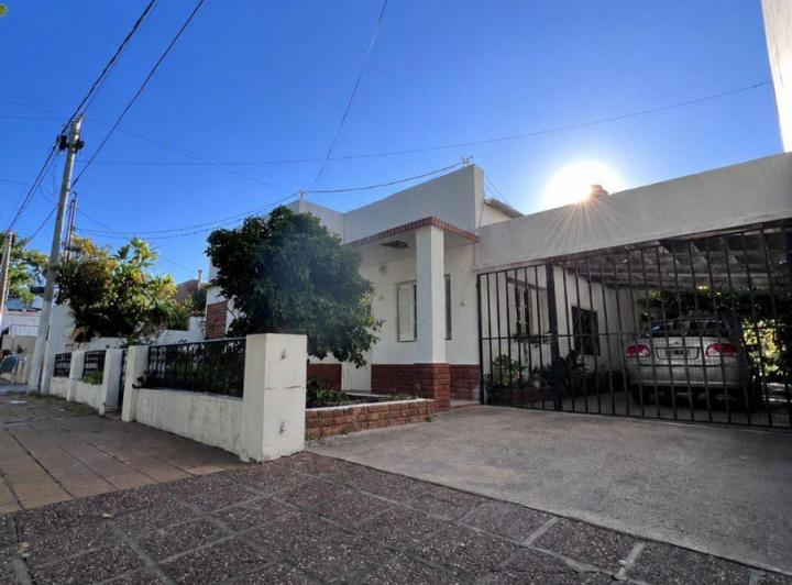 Casa · 252m² · 9 Ambientes · 1 Cochera