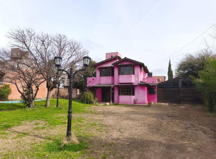 Casa · 160m² · 4 Ambientes · 2 Cocheras