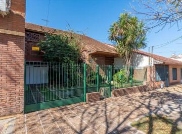 Casa · 153m² · 4 Ambientes · 3 Cocheras · Venta Casa 4 Ambientes Lomas de Zamora