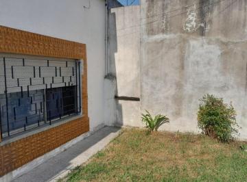 Casa · 120m² · 3 Ambientes · Venta Casa 4 Amb. en Lote de 60 m - Lanus