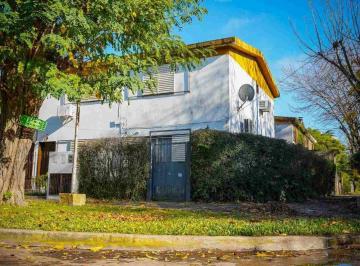 Casa · 110m² · 3 Ambientes · 1 Cochera · Casa en Venta Villa Elisa de 2 Dorm.