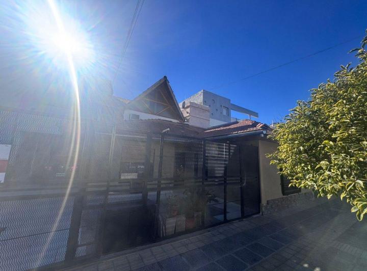 Casa · 150m² · 8 Ambientes
