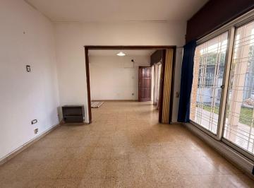 Casa · 146m² · 4 Ambientes · 2 Cocheras · Casa en Venta 3 Dorm. Apto Credito P. San Francisco