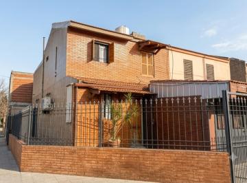 Casa · 117m² · 4 Ambientes · 2 Cocheras · Venta Casa Los Gigantes 3 Dorm Frente a Plaza