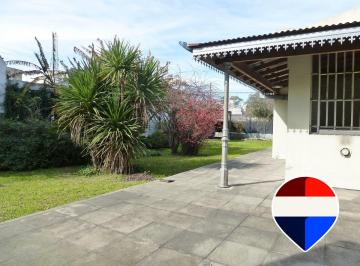 Casa · 157m² · 6 Ambientes · 1 Cochera · Casa 4 Amb 2 Lotes Quincho y Cochera C/potencial!
