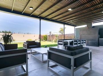 Casa · 120m² · 4 Ambientes · 2 Cocheras · Casa en Venta City Bell 3 Dormitorio Parque Pileta