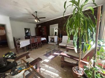 Casa · 180m² · 5 Ambientes · 1 Cochera · Venta Casa 3 Dorm. Baigorria Apta Credito