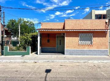 Casa · 109m² · 5 Ambientes · 1 Cochera · Venta Casa Pando 2 o 3 Dorm. Jardin y Garaje