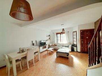 Casa · 136m² · 4 Ambientes · 2 Cocheras · Tríplex 4 Amb. Venta Beccar Jardín - Pileta - Parrilla