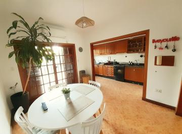 Casa · 136m² · 4 Ambientes · 2 Cocheras · Tríplex 4 Amb. Venta Beccar Jardín - Pileta - Parrilla
