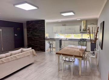 Casa · 205m² · 3 Ambientes · 2 Cocheras · Los Arandanos