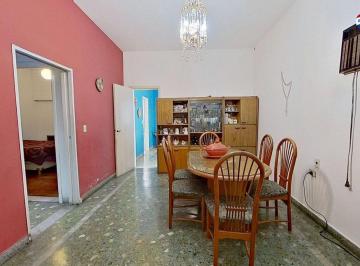 Casa · 180m² · 4 Ambientes · 1 Cochera · Venta Casa 4 Amb Lanus con Jardin, Garage y Dpto