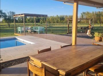 Casa · 155m² · 4 Ambientes · 2 Cocheras · Venta Casa de Campo en Exaltación de La Cruz