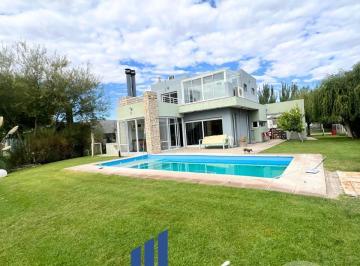 Casa · 220m² · 3 Ambientes · 2 Cocheras · Venta Casa 2 Dorm Dor. Huesped o Escritorio - Barrio Privado La Zagala - Neuquen