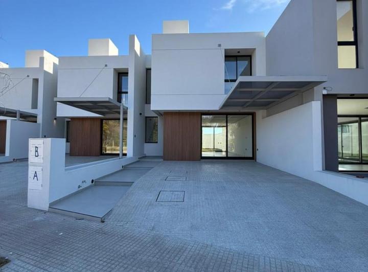 Casa · 165m² · 5 Ambientes · 1 Cochera