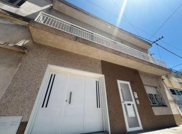 Casa · 100m² · 4 Ambientes · 1 Cochera · Casa en Alquiler de Dos Dorm. con Garage Zona Ludueña