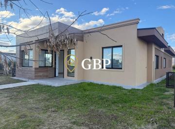 Casa · 143m² · 5 Ambientes · 2 Cocheras · Casa en Venta en Canning Barrio San Felipe