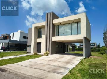 Casa · 281m² · 6 Ambientes · 4 Cocheras · Casa 6 Ambientes en Venta en El Rebenque con Jardín