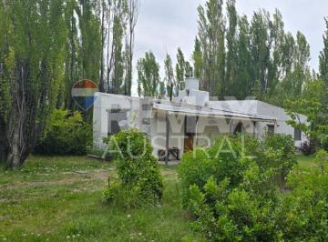 Casa · 70m² · 3 Ambientes · 1 Cochera · Venta Chacra con Casa en Sarmiento