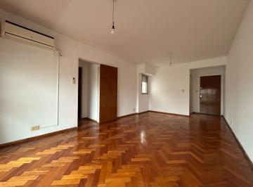 Departamento · 45m² · 2 Ambientes · Departamento en Alquiler de un Dormitorio con Balcon, Centro