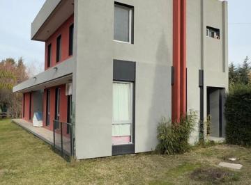 Casa · 170m² · 5 Ambientes · 3 Cocheras · Venta Casa en Villa Parque Sicardi