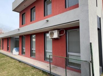 Casa · 170m² · 5 Ambientes · 3 Cocheras · Venta Casa en Villa Parque Sicardi