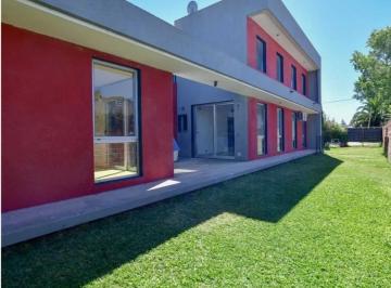 Casa · 170m² · 5 Ambientes · 3 Cocheras · Venta Casa en Villa Parque Sicardi