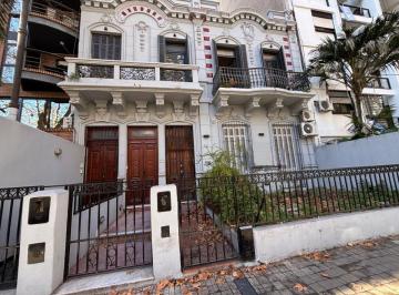 Casa de 5 ambientes, Rosario · Casa en Venta en Bv Oroño