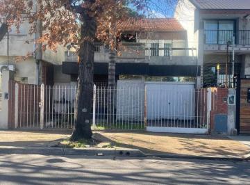Casa · 210m² · 5 Ambientes · 1 Cochera · Casa en Florida Mitre/este