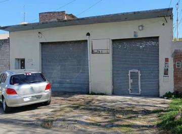 Local comercial · 101m² · 3 Ambientes · Oportunidad de Inversión Locales o Galpón con Amplio Lote.