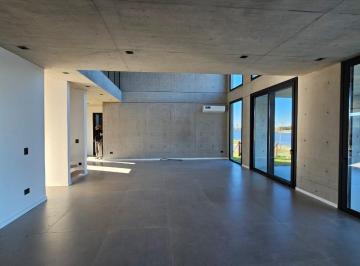 Casa · 346m² · 6 Ambientes · 3 Cocheras · Casa en Los Puentes