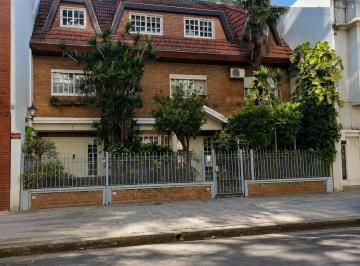 Casa · 220m² · 6 Ambientes · 2 Cocheras · Venta Excelente Casa Villa del Parque