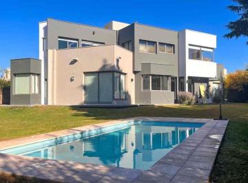 Casa · 500m² · 8 Ambientes · 2 Cocheras · Casa a La Venta Vistalba Country, 4 Dorm.
