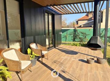 Casa · 70m² · 5 Ambientes · 1 Cochera · Casa - Fisherton