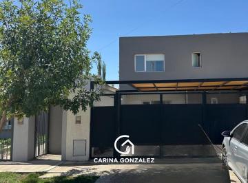 Casa · 130m² · 4 Ambientes · 2 Cocheras · Casa en Centenario