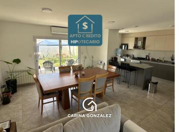 Casa · 130m² · 4 Ambientes · 2 Cocheras · Casa en Centenario