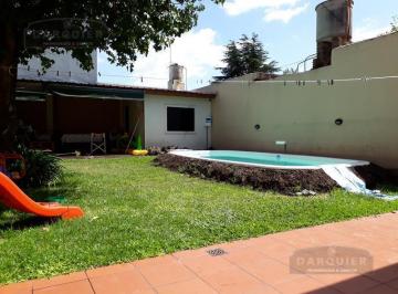 Casa · 180m² · 3 Dormitorios · 2 Cocheras · Casa en Adrogue