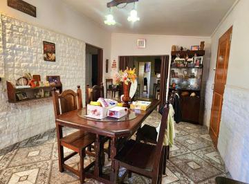 Casa · 130m² · 4 Ambientes · 2 Cocheras · Oportunidad de Venta a m de La Autopista